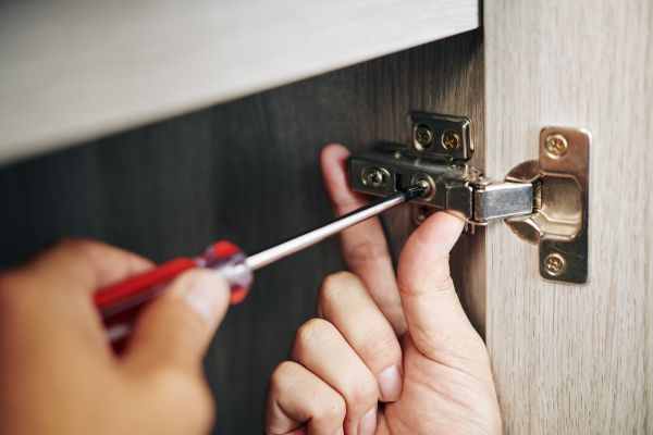 Cabinet Hinge Repair in Plano